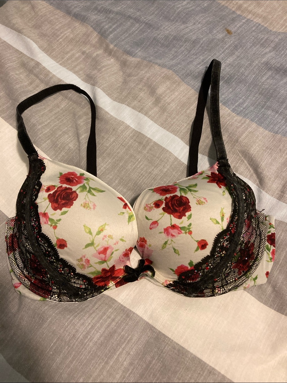 Victoria’s Secret Floral Lace Trim Push-Up Bra - Cream with Red Roses